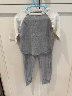 Mini mioche 12-18m Two-Piece Raglan Pajama Set in Gray and Cream